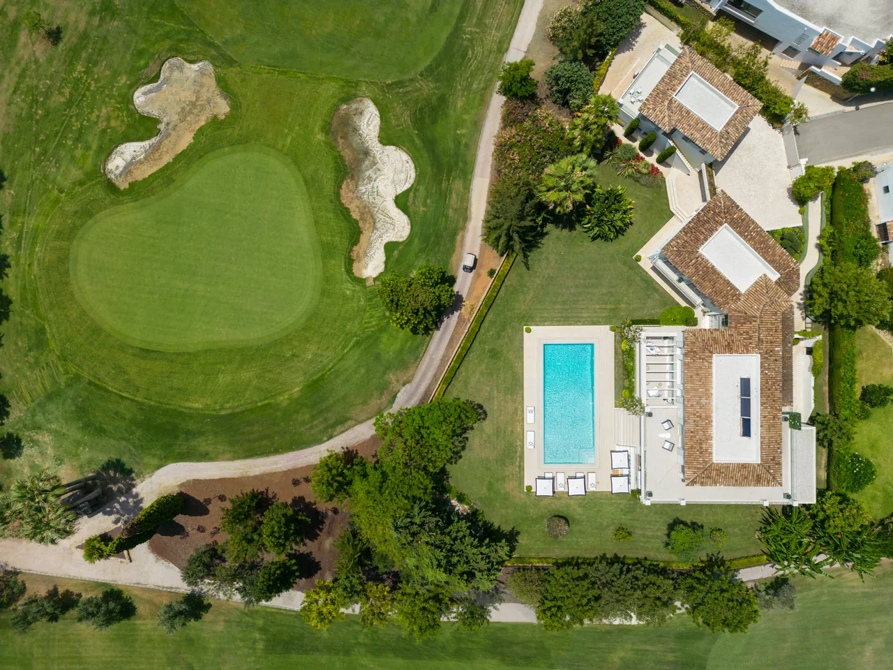 6-bedroom villa in Aloha with golf setting and private pool — image 7