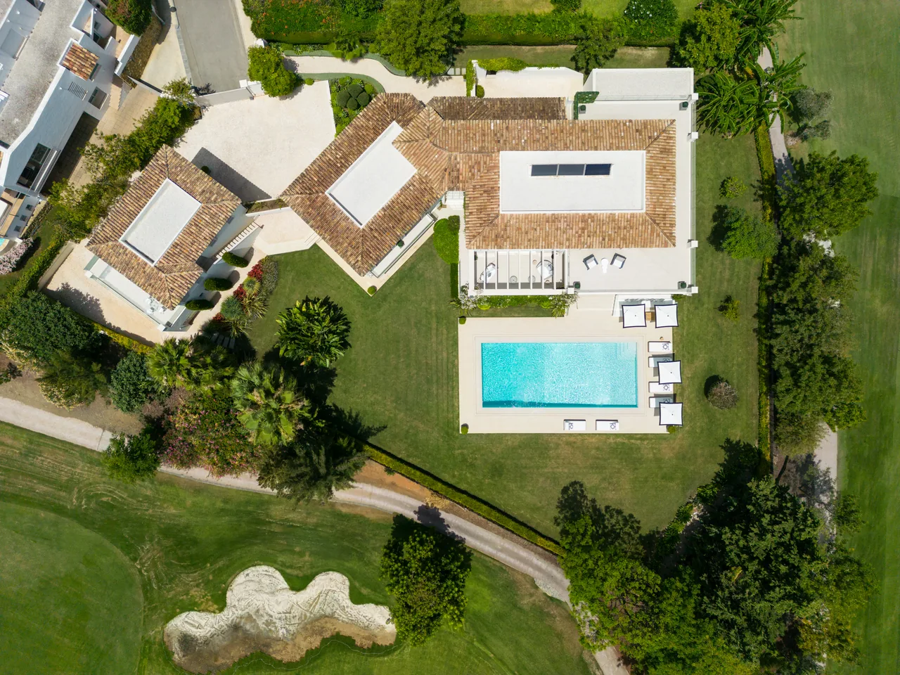 6-bedroom villa in Aloha with golf setting and private pool — image 8