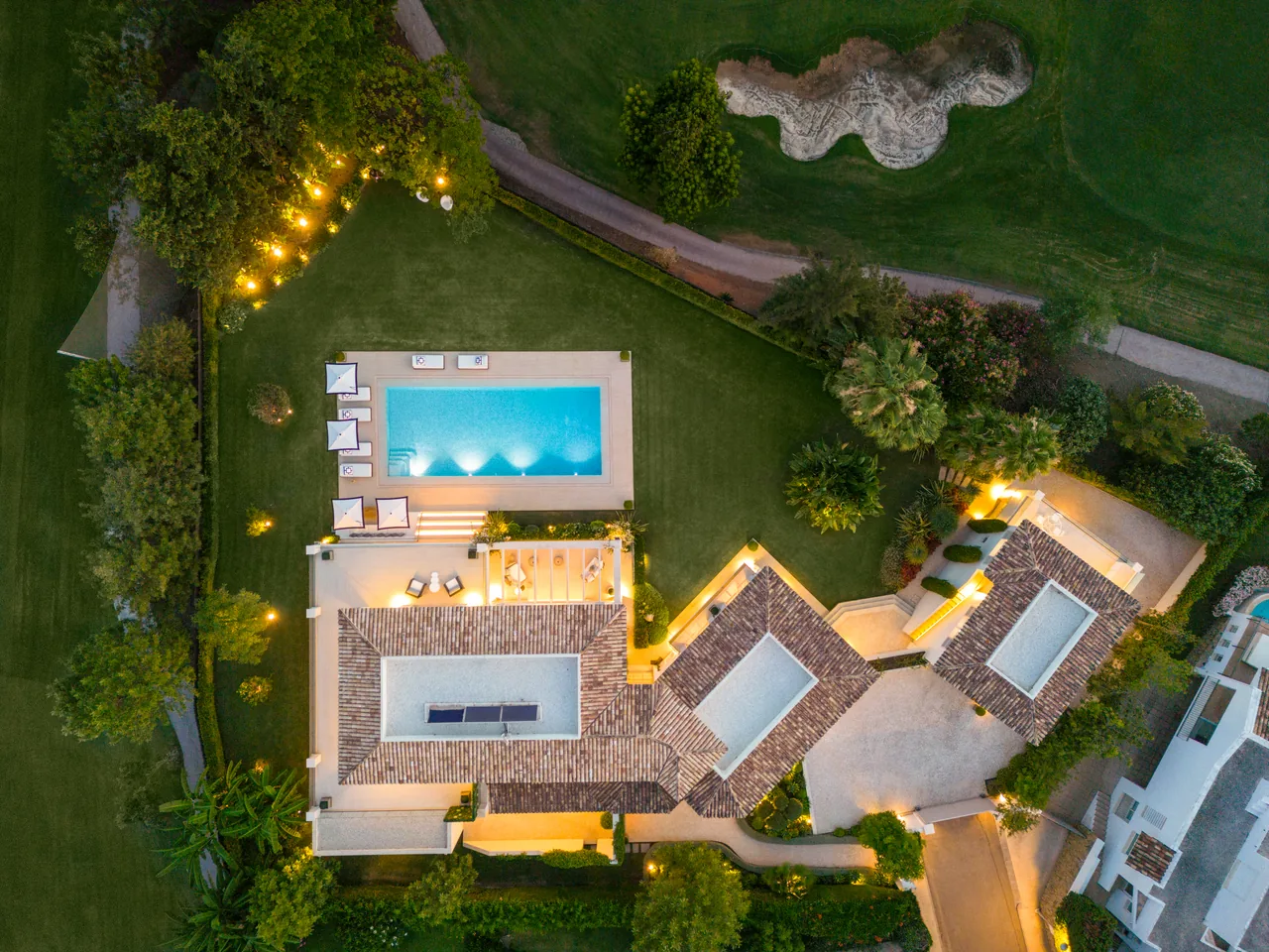 6-bedroom villa in Aloha with golf setting and private pool — image 12
