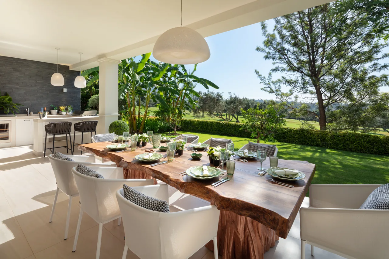 6-bedroom villa in Aloha with golf setting and private pool — image 15