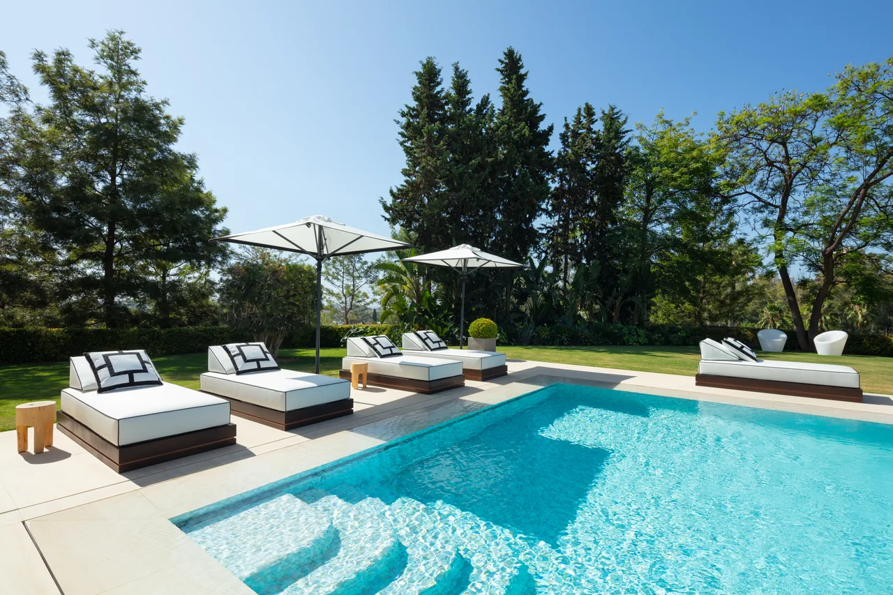 6-bedroom villa in Aloha with golf setting and private pool — image 19