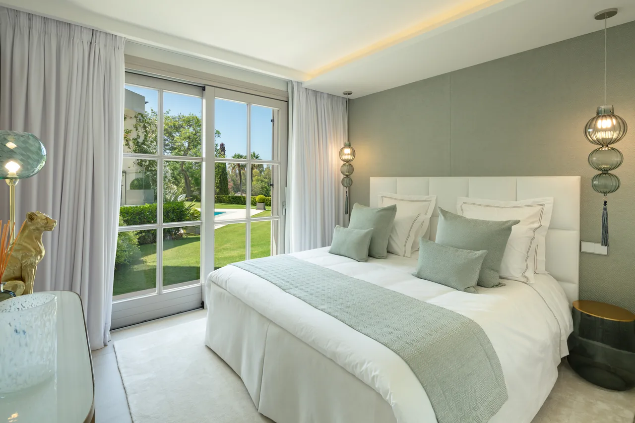 6-bedroom villa in Aloha with golf setting and private pool — image 20