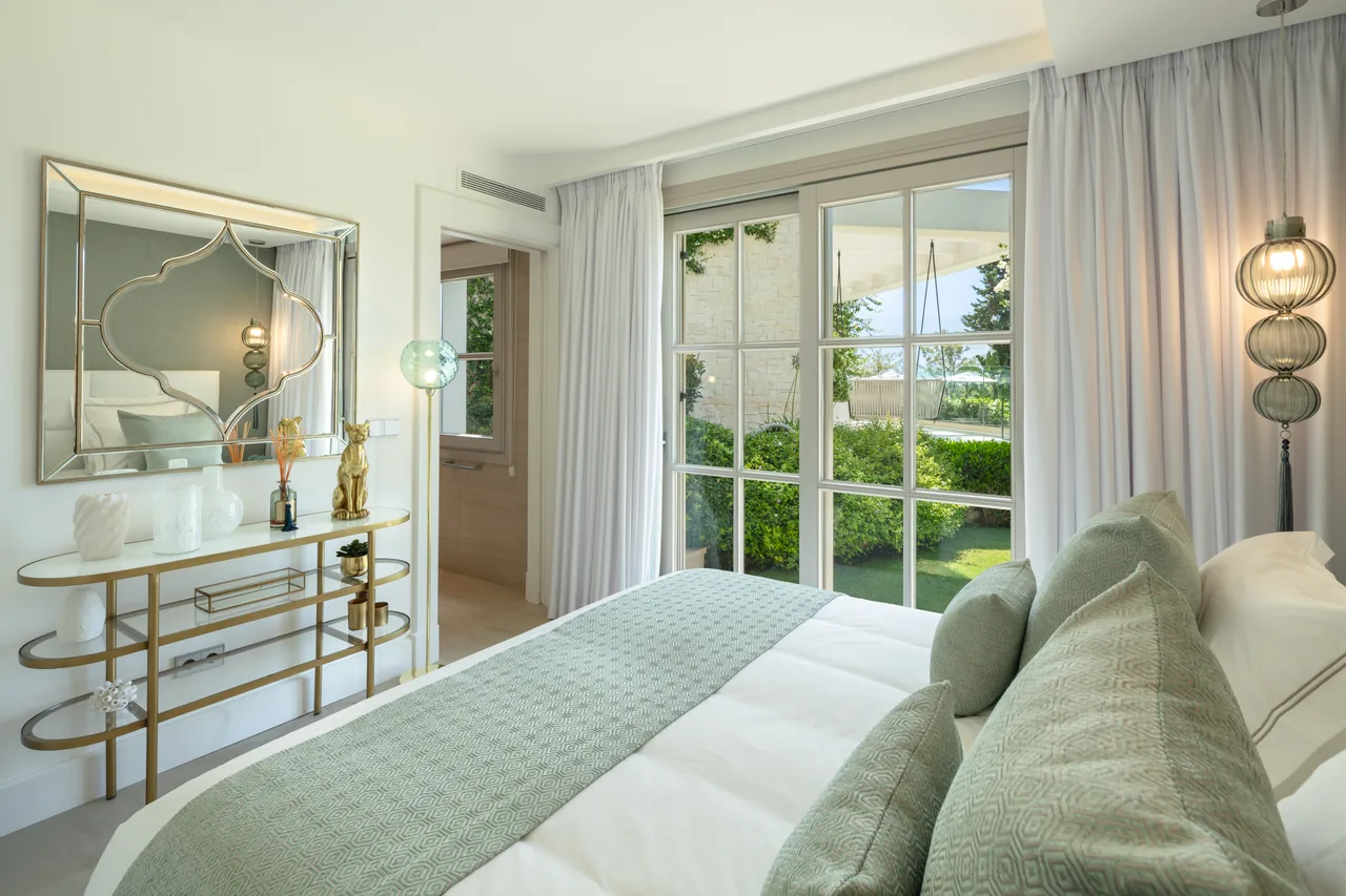 6-bedroom villa in Aloha with golf setting and private pool — image 21