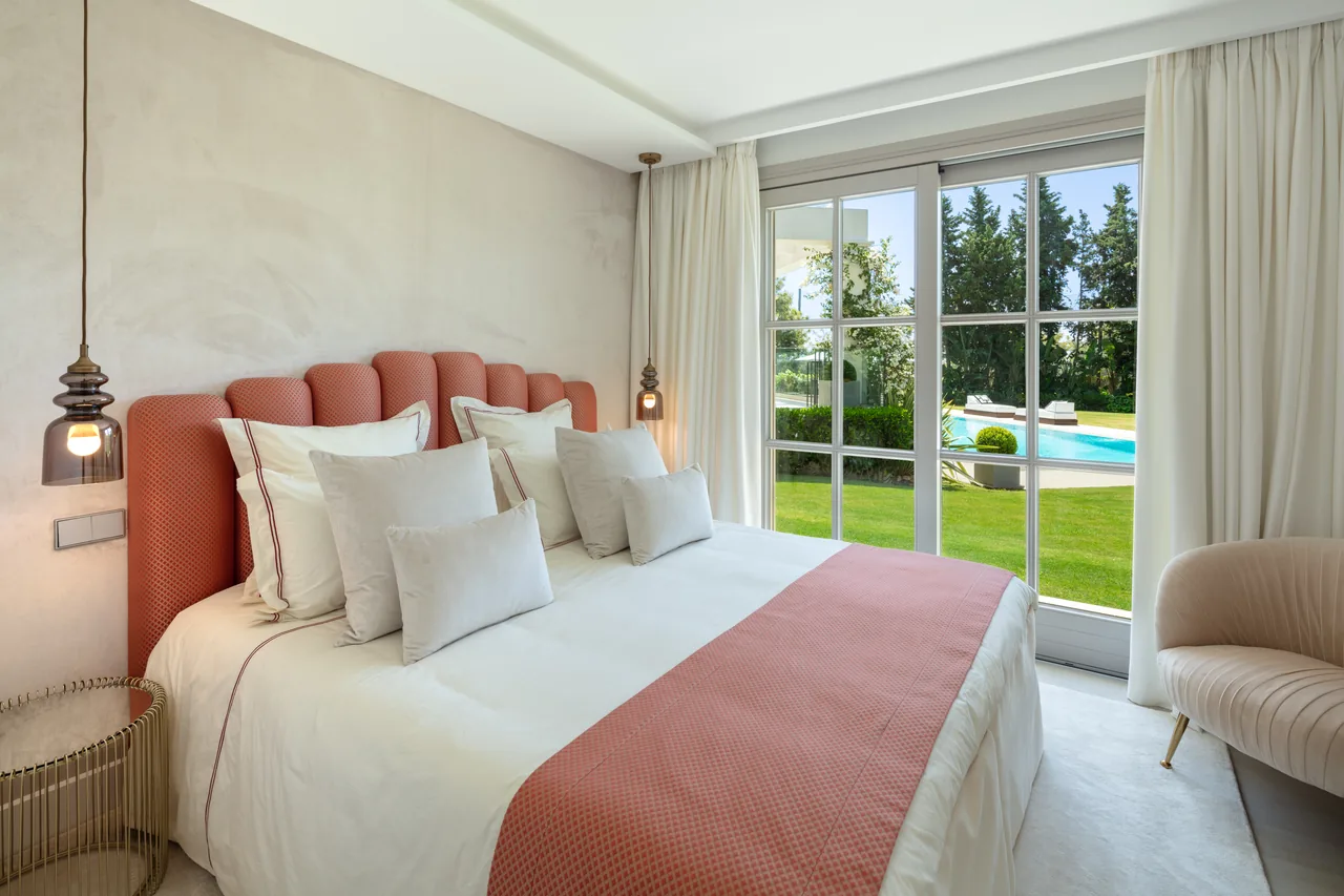 6-bedroom villa in Aloha with golf setting and private pool — image 23