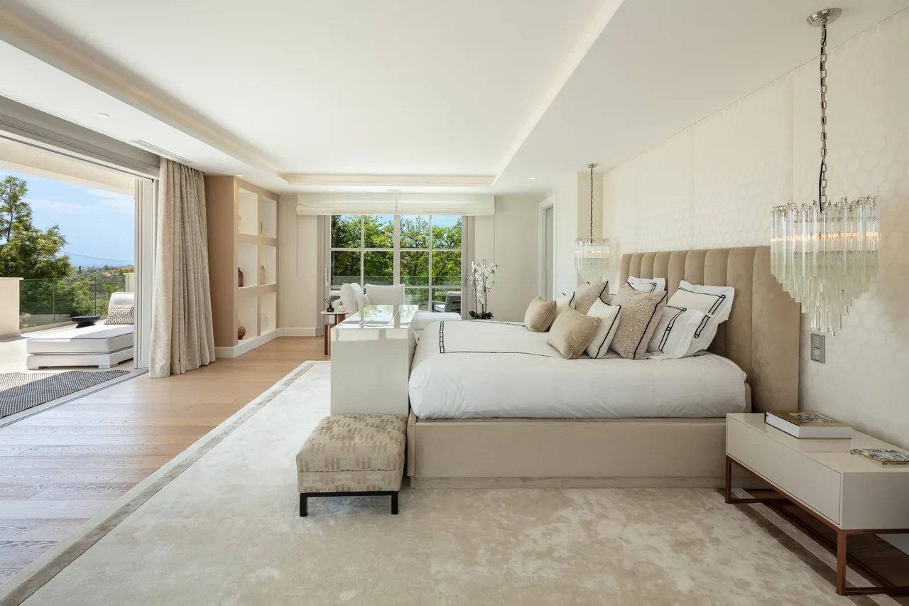 6-bedroom villa in Aloha with golf setting and private pool — image 25
