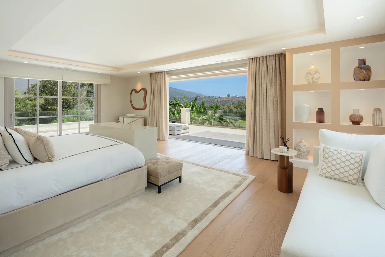6-bedroom villa in Aloha with golf setting and private pool — image 27