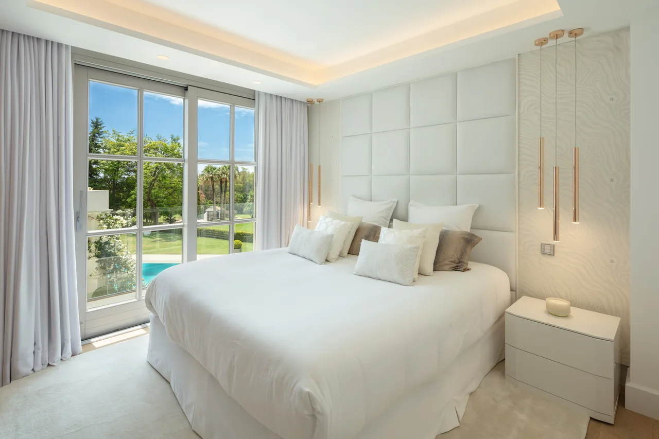 6-bedroom villa in Aloha with golf setting and private pool — image 30