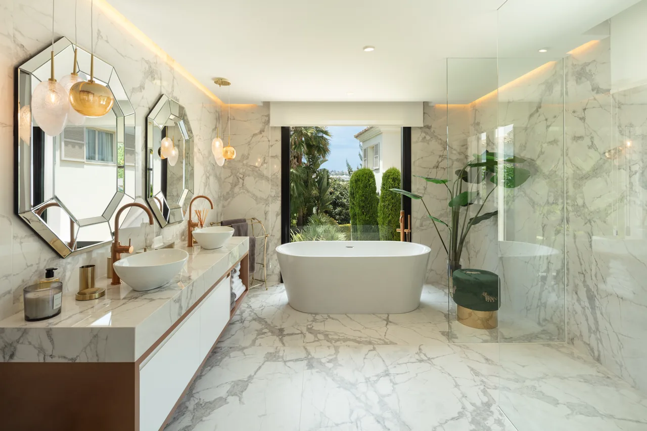 6-bedroom villa in Aloha with golf setting and private pool — image 33