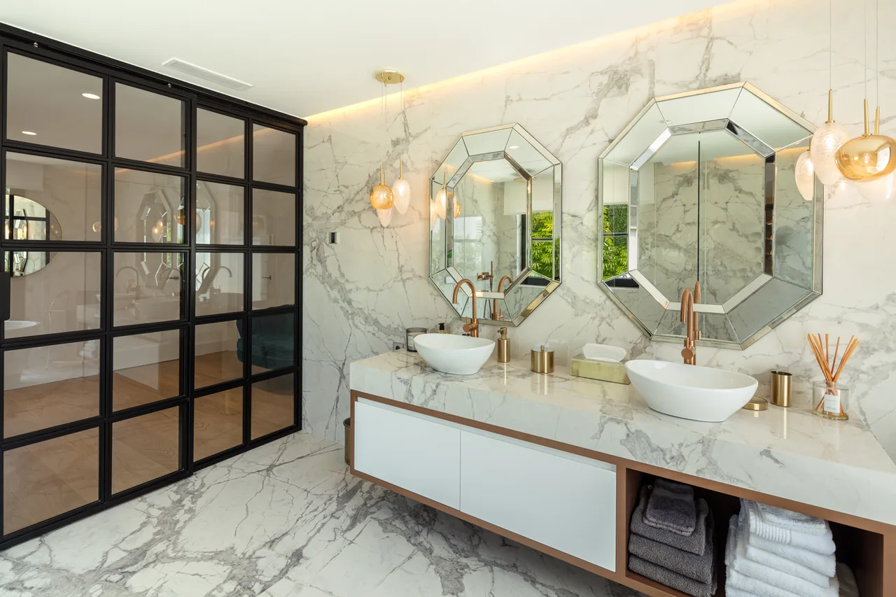6-bedroom villa in Aloha with golf setting and private pool — image 34