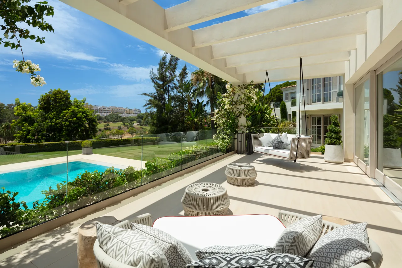 6-bedroom villa in Aloha with golf setting and private pool — image 37