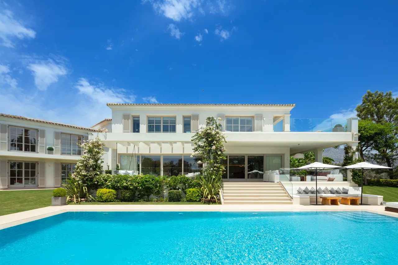 6-bedroom villa in Aloha with golf setting and private pool — image 44