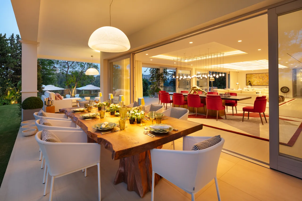 6-bedroom villa in Aloha with golf setting and private pool — image 45