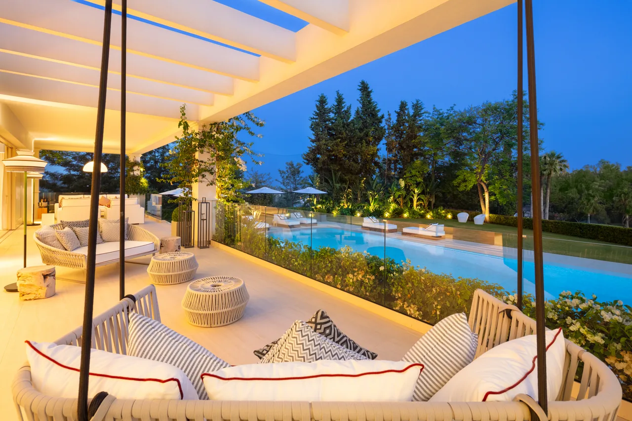 6-bedroom villa in Aloha with golf setting and private pool — image 48