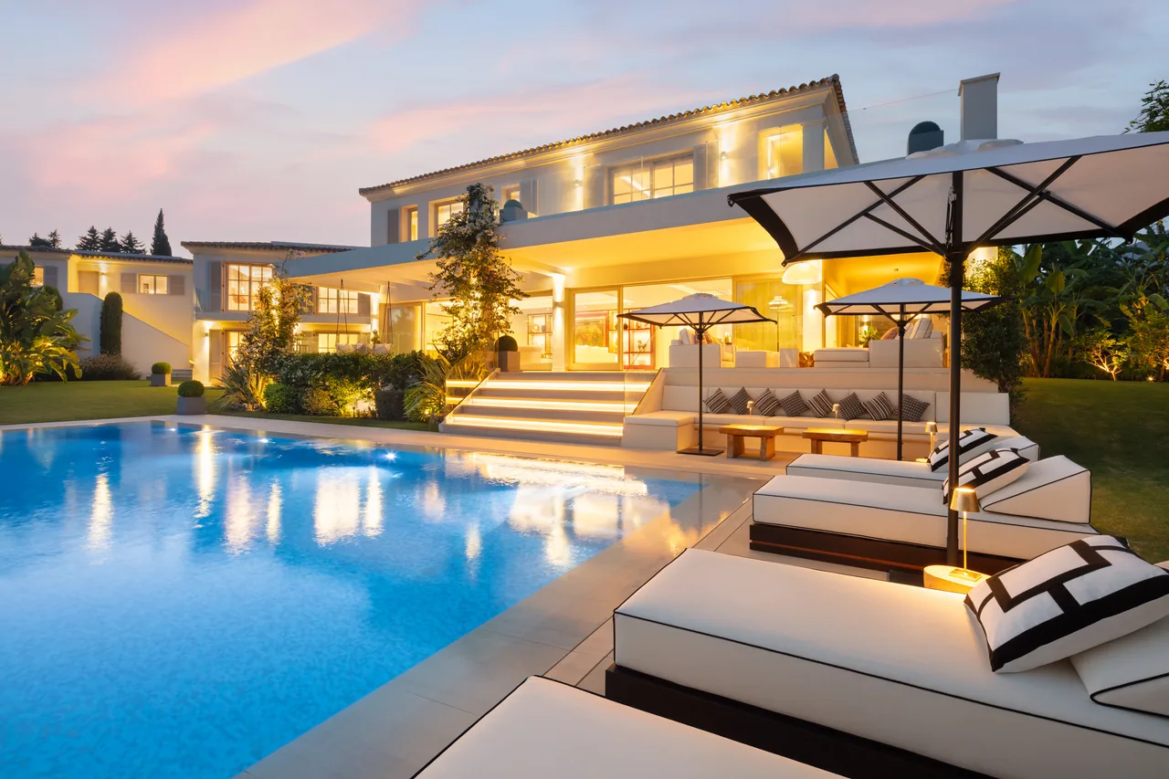 6-bedroom villa in Aloha with golf setting and private pool — image 49