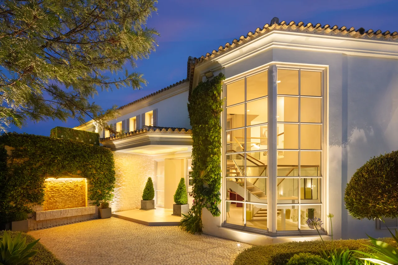 6-bedroom villa in Aloha with golf setting and private pool — image 52