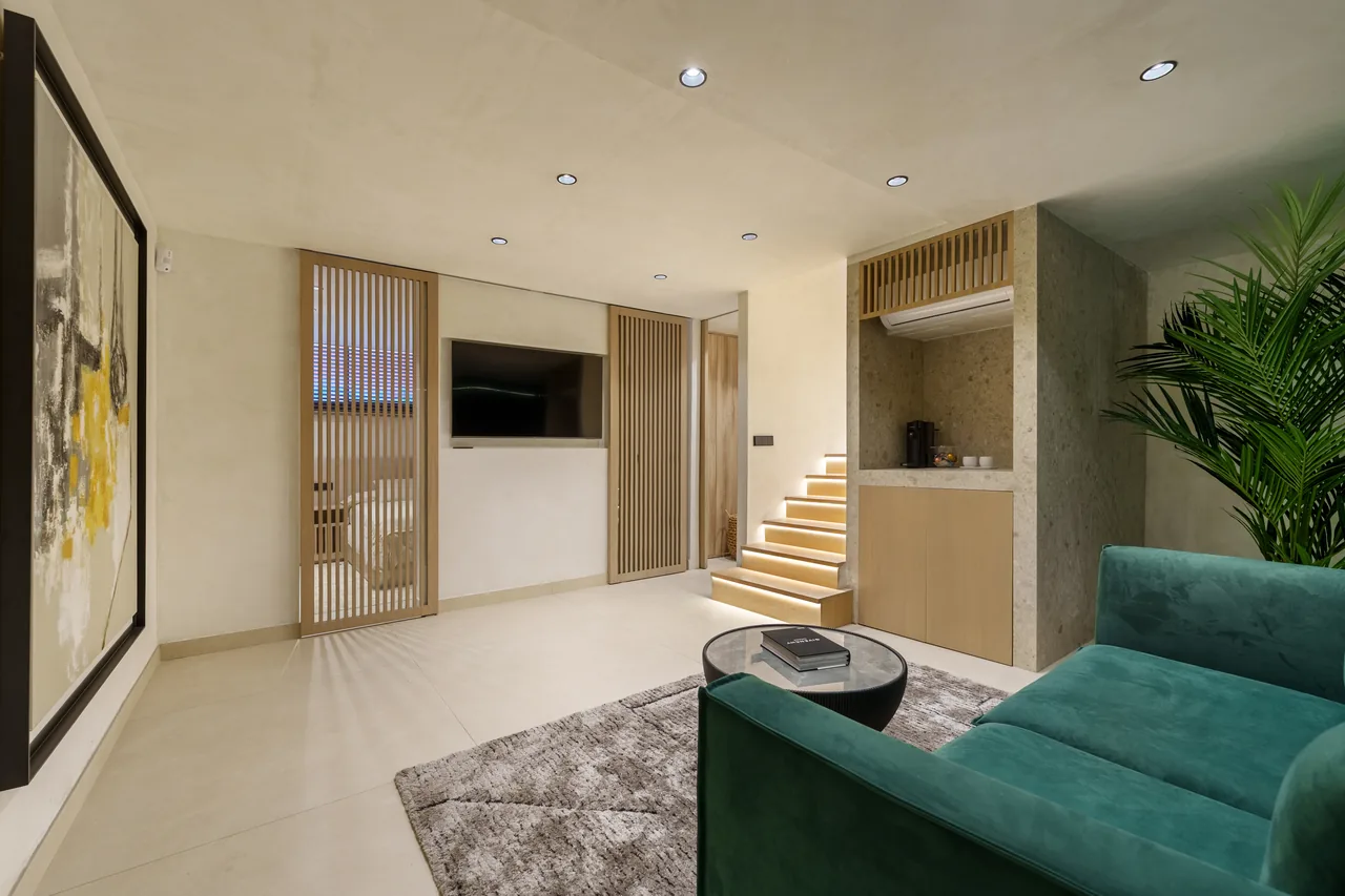 4-bedroom townhouse in Puente Romano with gated community — image 11