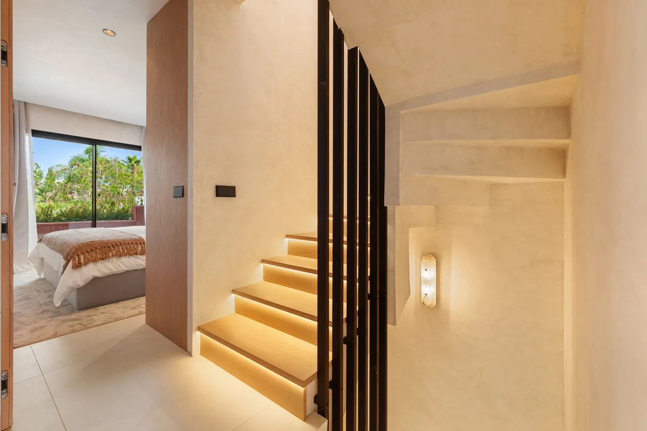 4-bedroom townhouse in Puente Romano with gated community — image 21