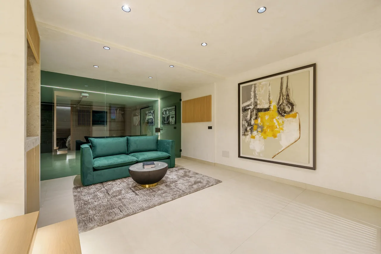 4-bedroom townhouse in Puente Romano with gated community — image 22