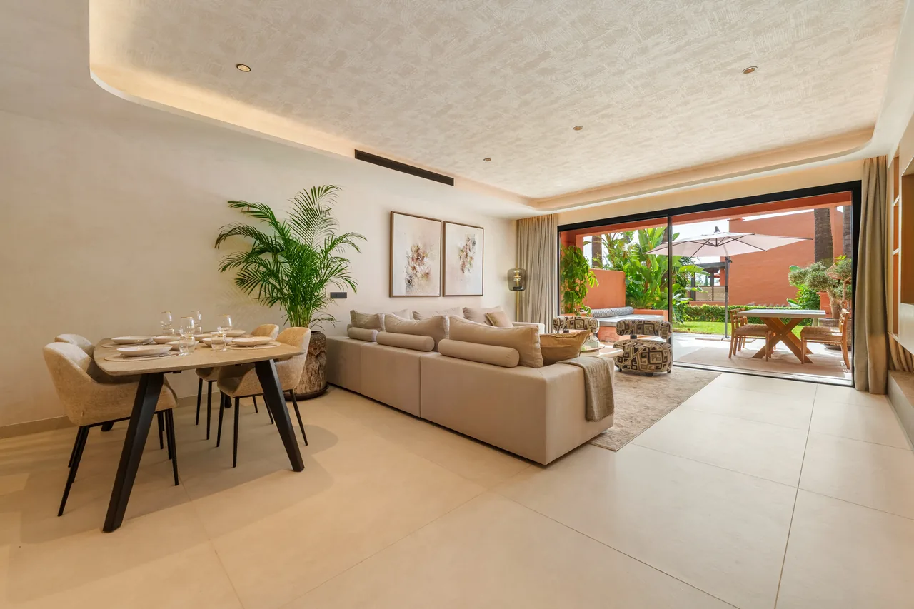 4-bedroom townhouse in Puente Romano with gated community — image 24
