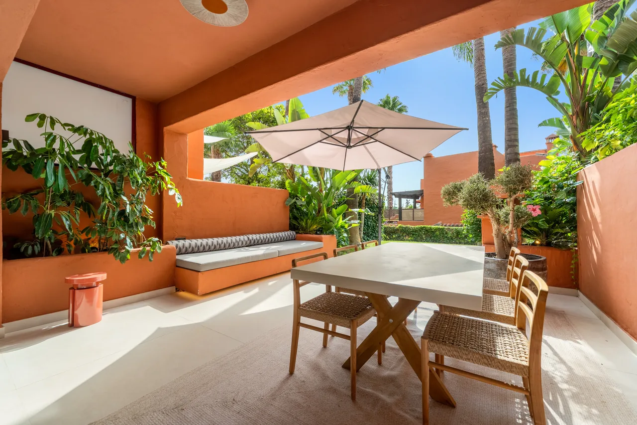 4-bedroom townhouse in Puente Romano with gated community — image 34