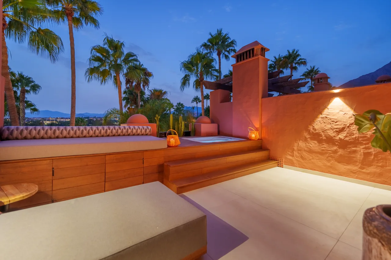 4-bedroom townhouse in Puente Romano with gated community — image 46