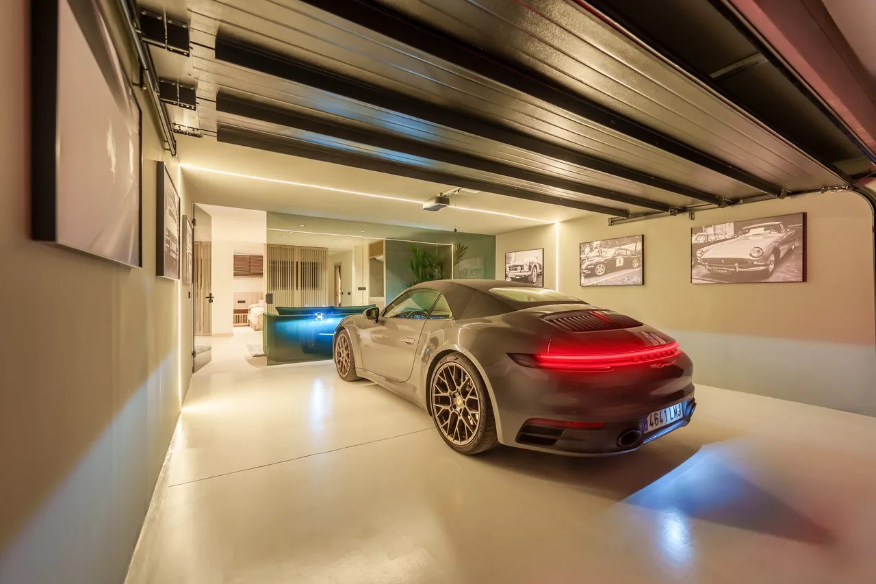 4-bedroom townhouse in Puente Romano with gated community — image 49
