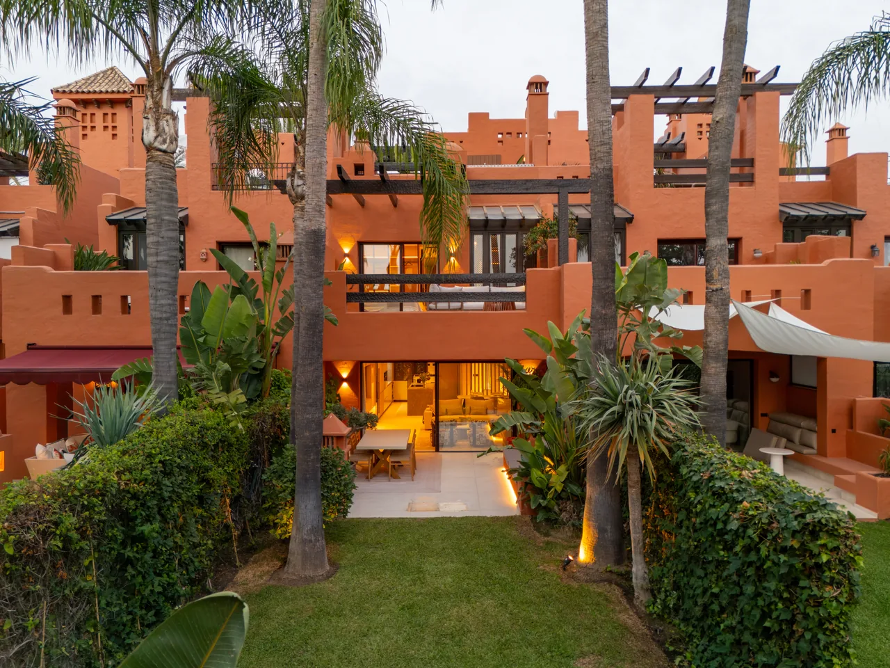 4-bedroom townhouse in Puente Romano with gated community — image 52