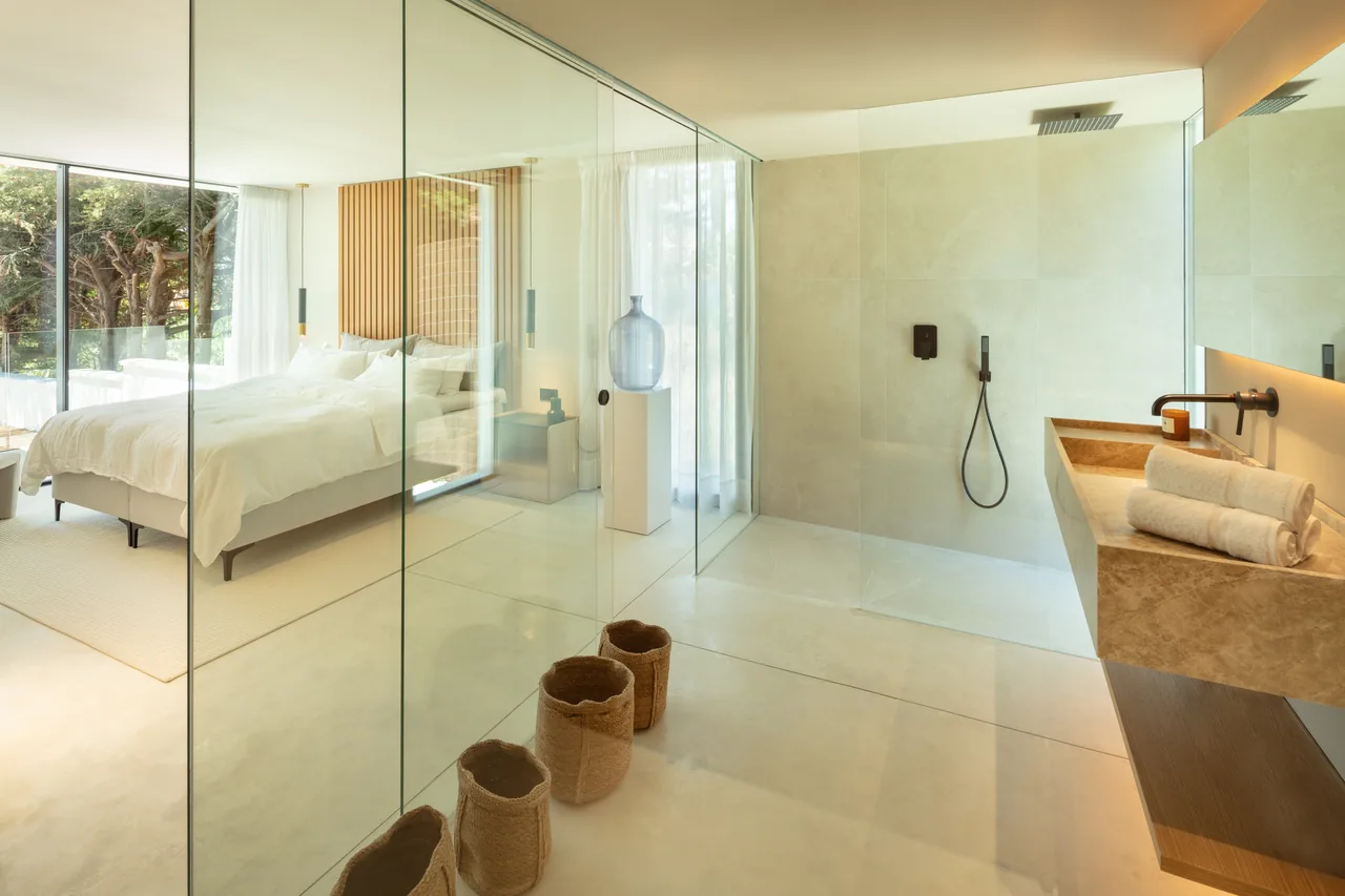 4-bedroom villa in Nueva Andalucía with private pool and private garden — image 7