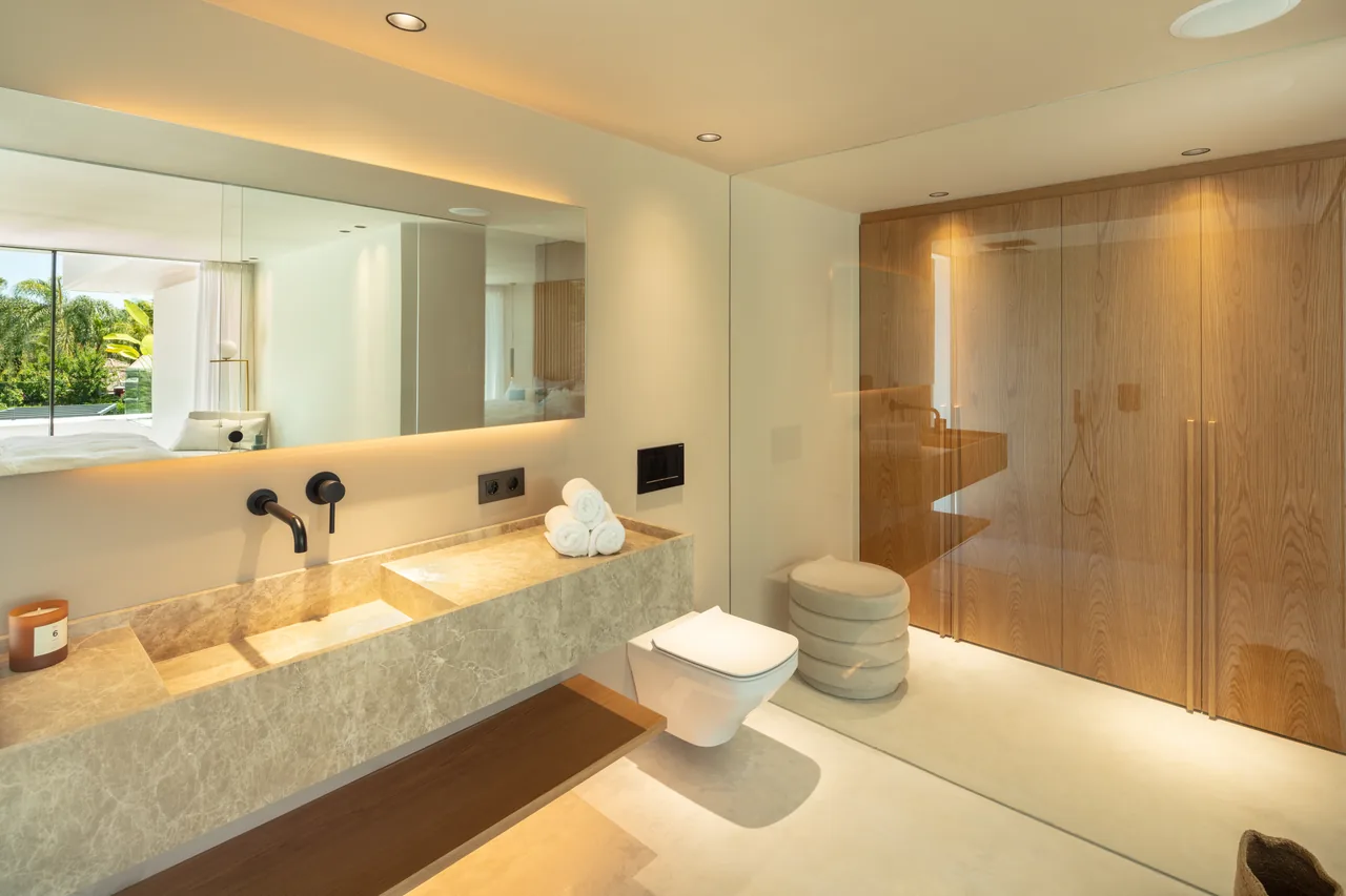 4-bedroom villa in Nueva Andalucía with private pool and private garden — image 9