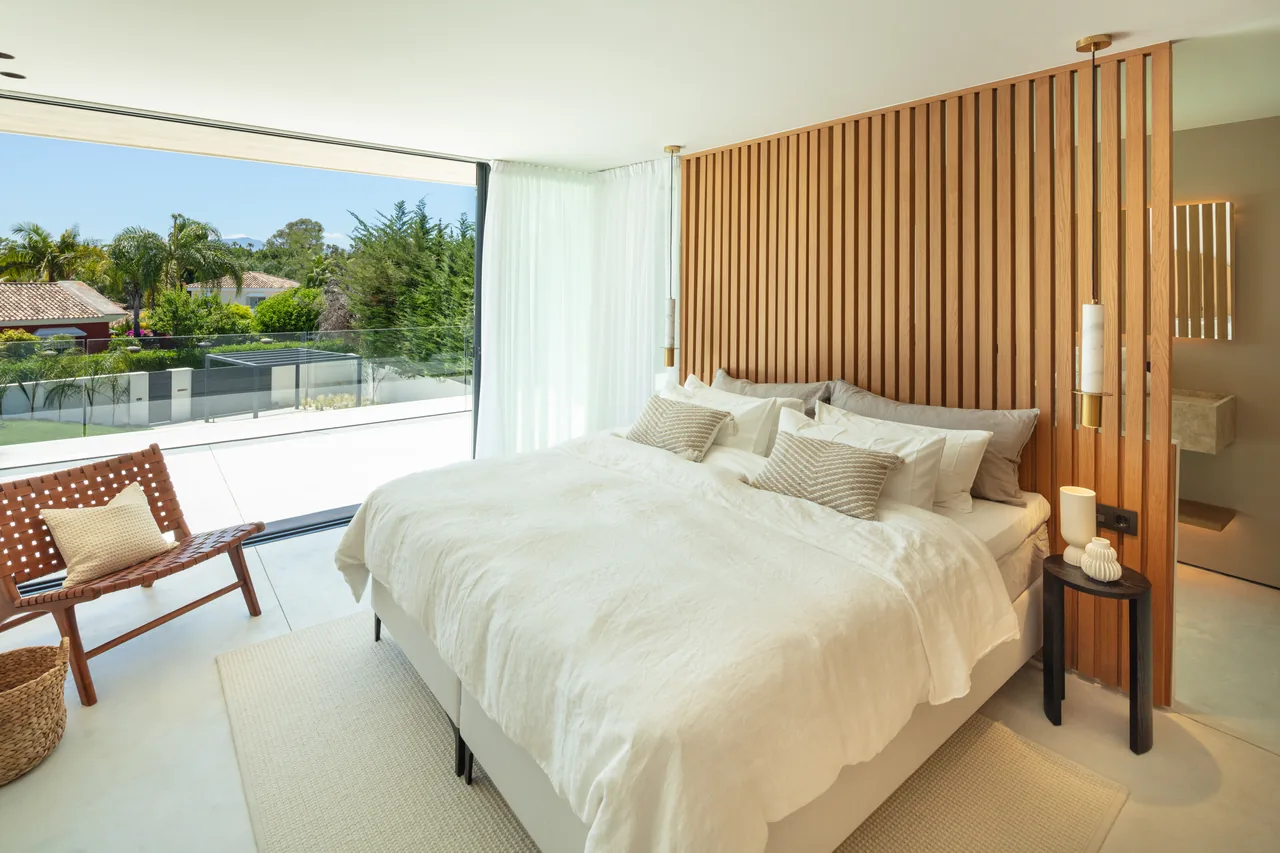 4-bedroom villa in Nueva Andalucía with private pool and private garden — image 18
