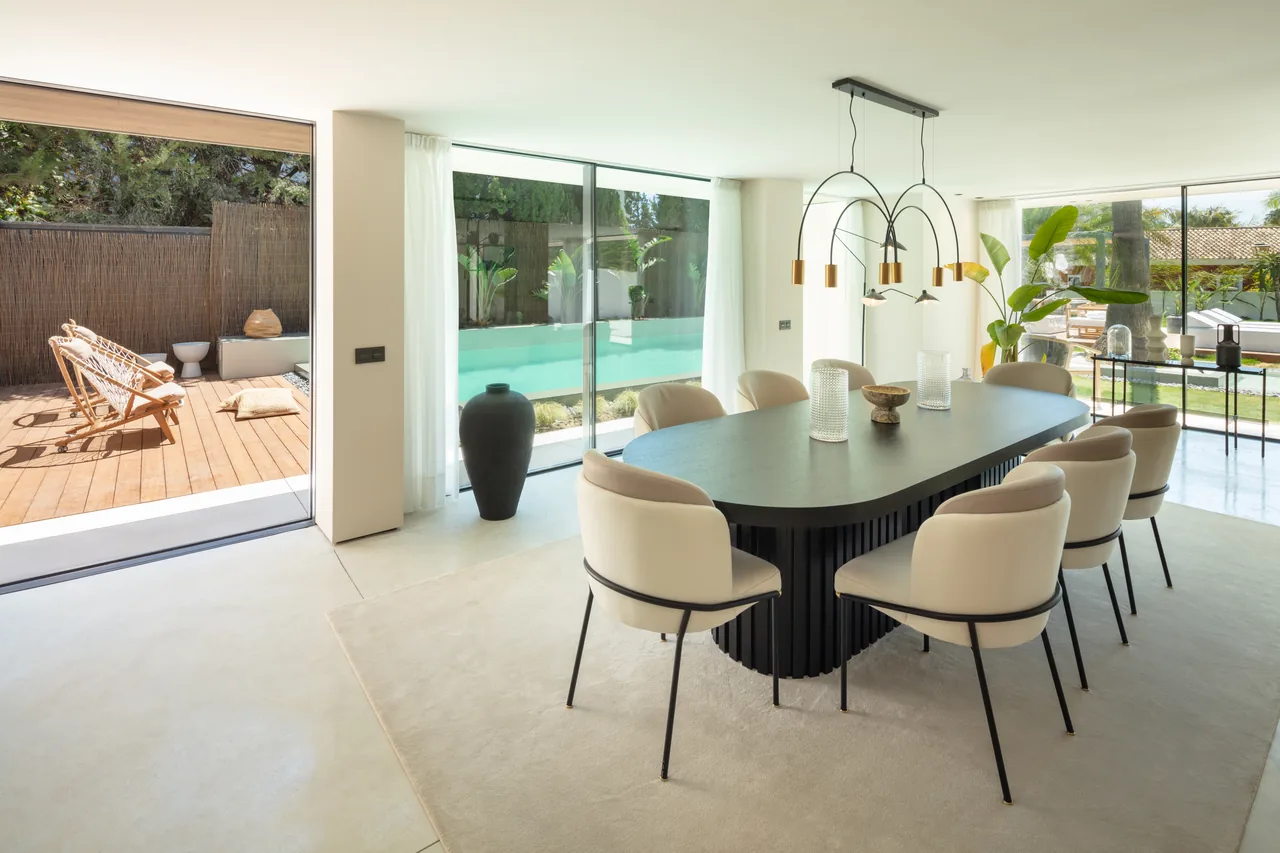 4-bedroom villa in Nueva Andalucía with private pool and private garden — image 22