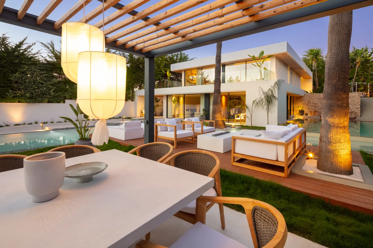 4-bedroom villa in Nueva Andalucía with private pool and private garden — image 30