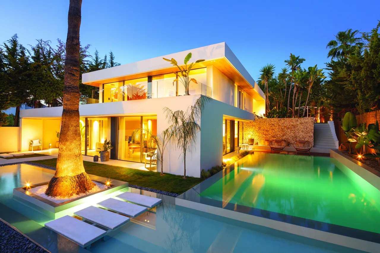 4-bedroom villa in Nueva Andalucía with private pool and private garden — image 33