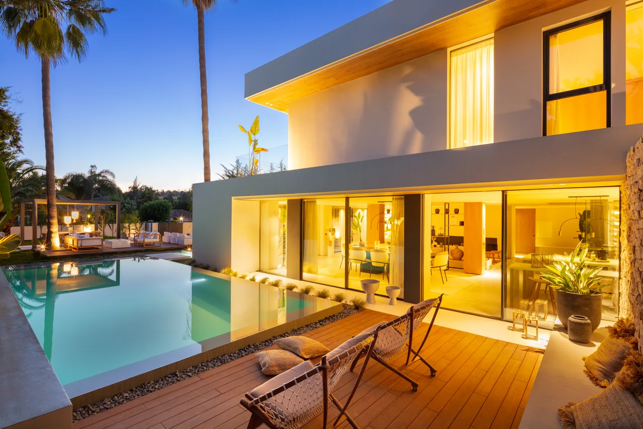 4-bedroom villa in Nueva Andalucía with private pool and private garden — image 34