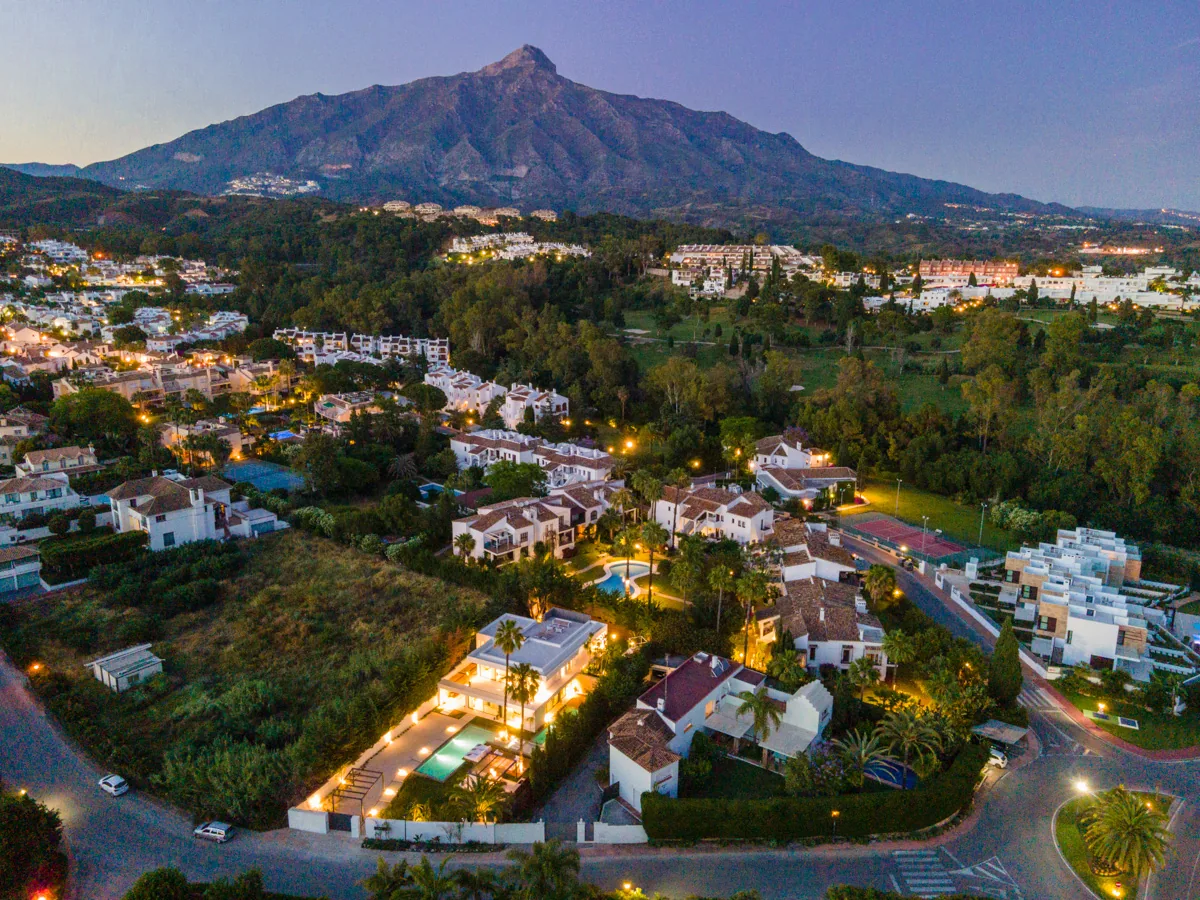 4-bedroom villa in Nueva Andalucía with private pool and private garden — image 38