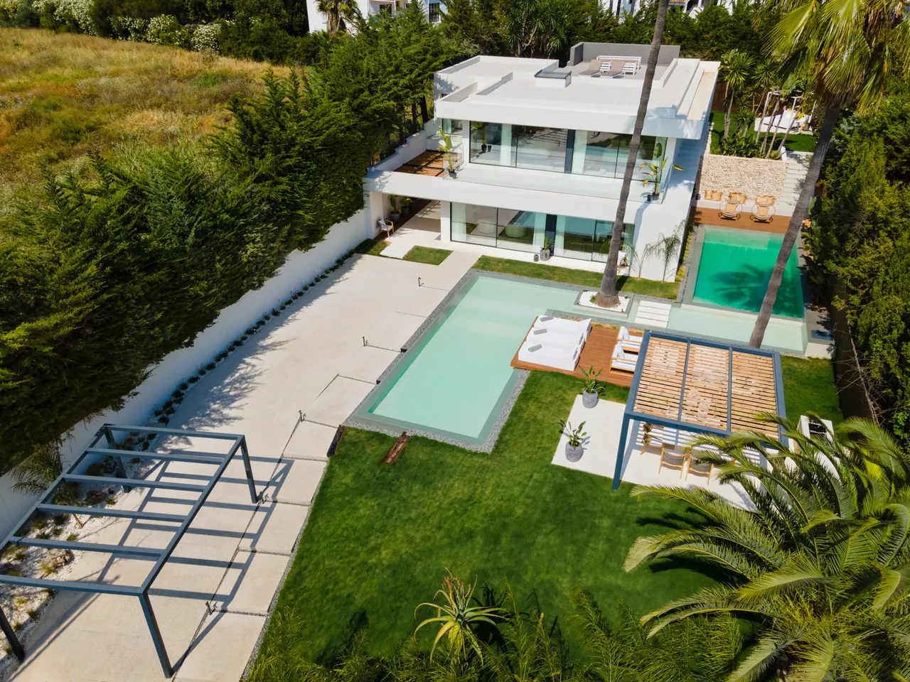 4-bedroom villa in Nueva Andalucía with private pool and private garden — image 73