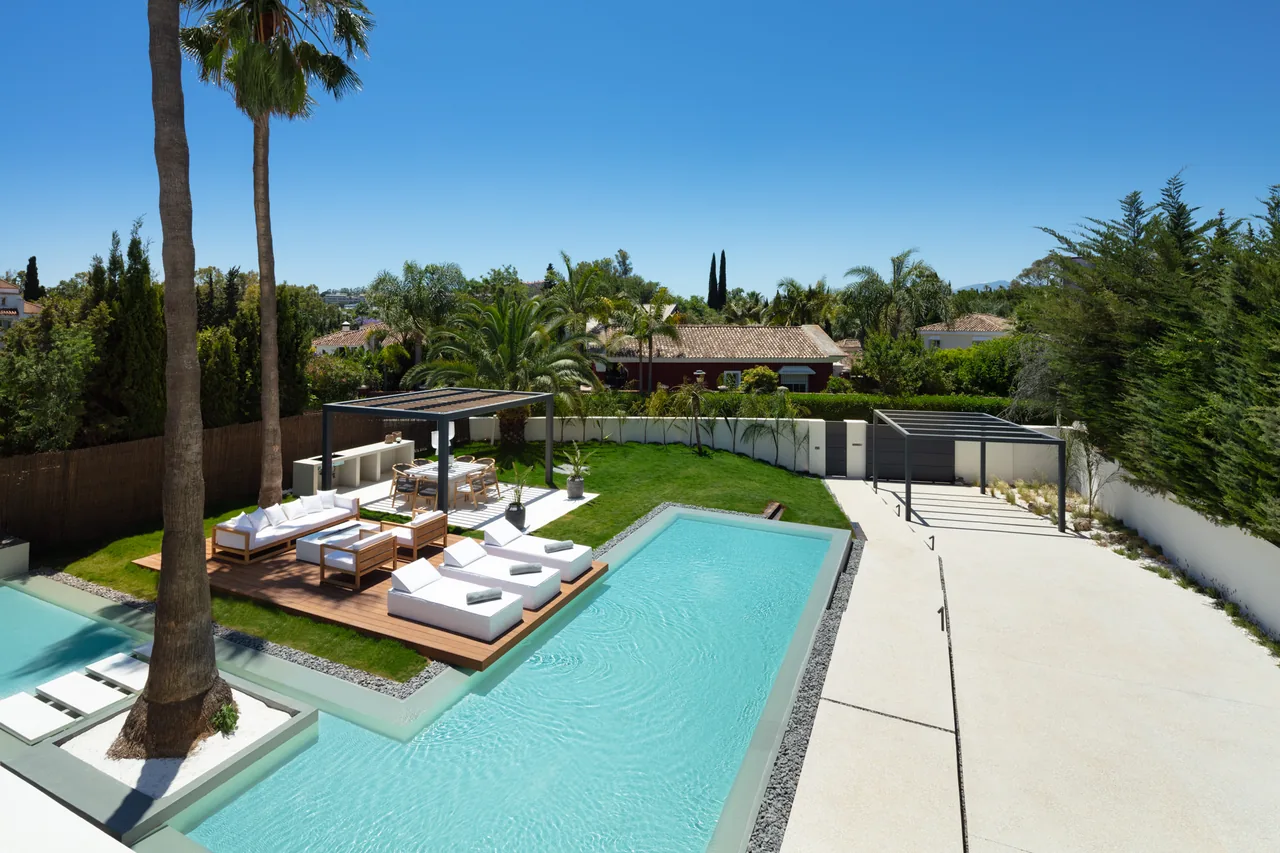 4-bedroom villa in Nueva Andalucía with private pool and private garden — image 82
