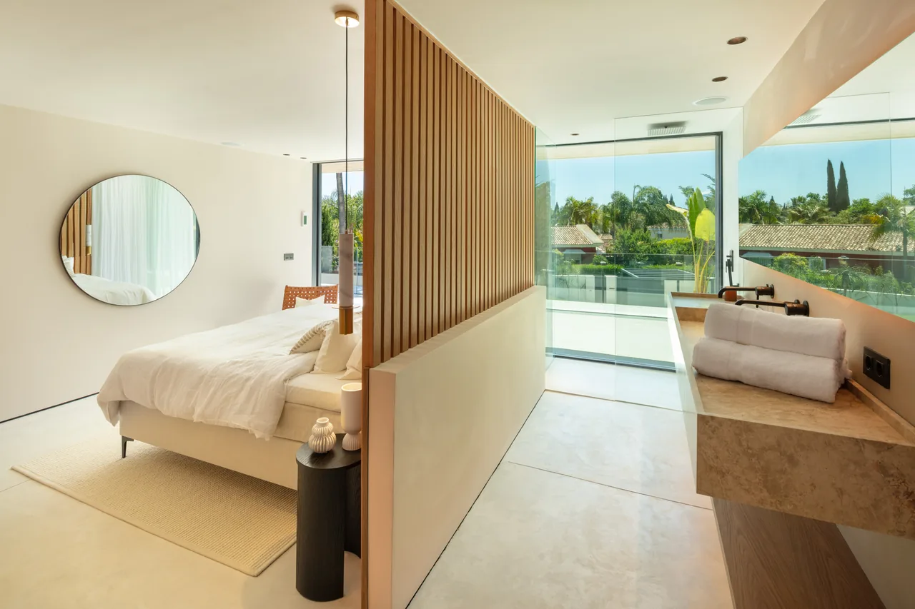 4-bedroom villa in Nueva Andalucía with private pool and private garden — image 85