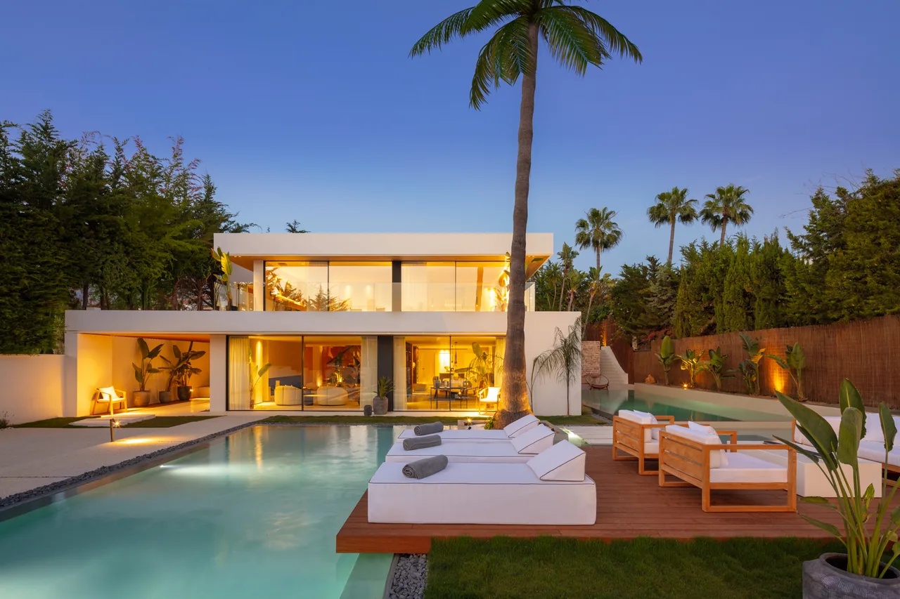 4-bedroom villa in Nueva Andalucía with private pool and private garden — image 100