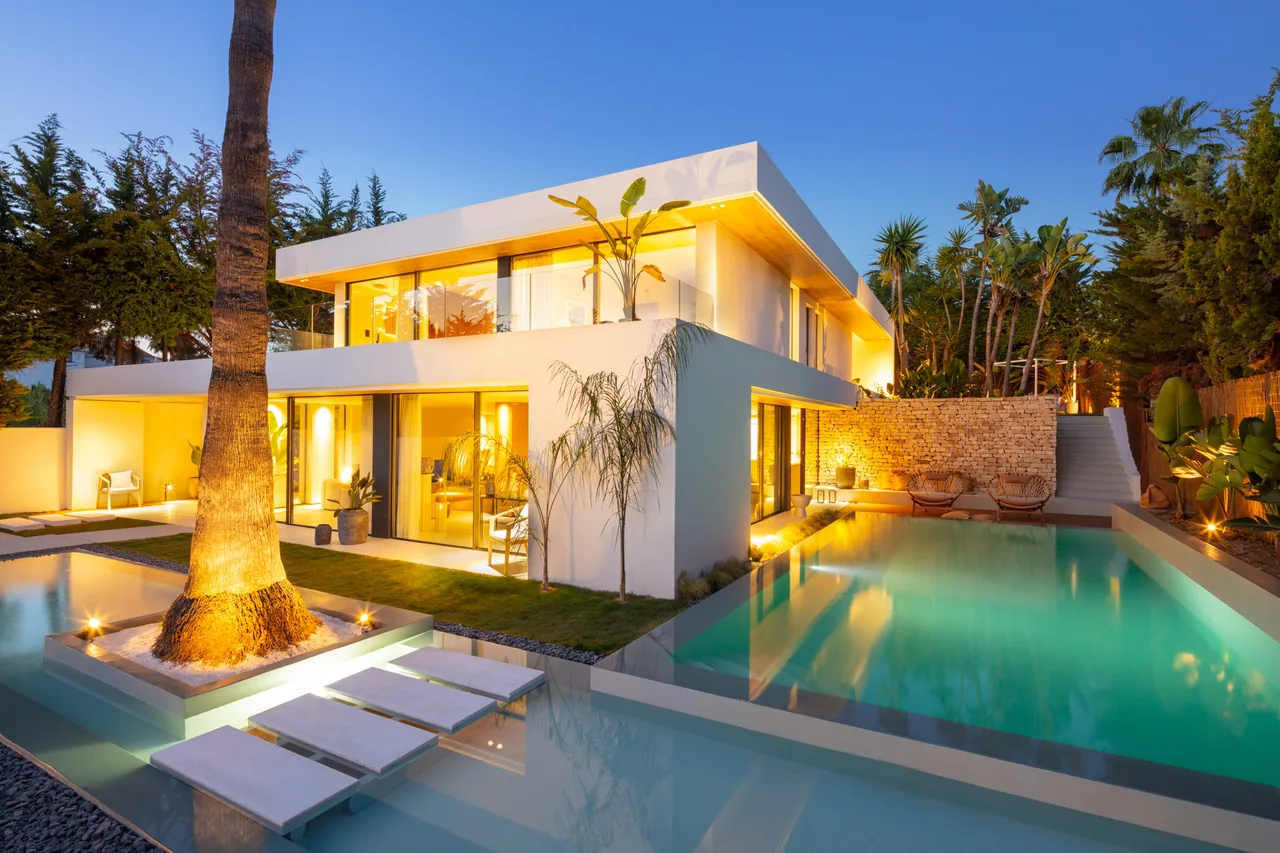 4-bedroom villa in Nueva Andalucía with private pool and private garden — image 101
