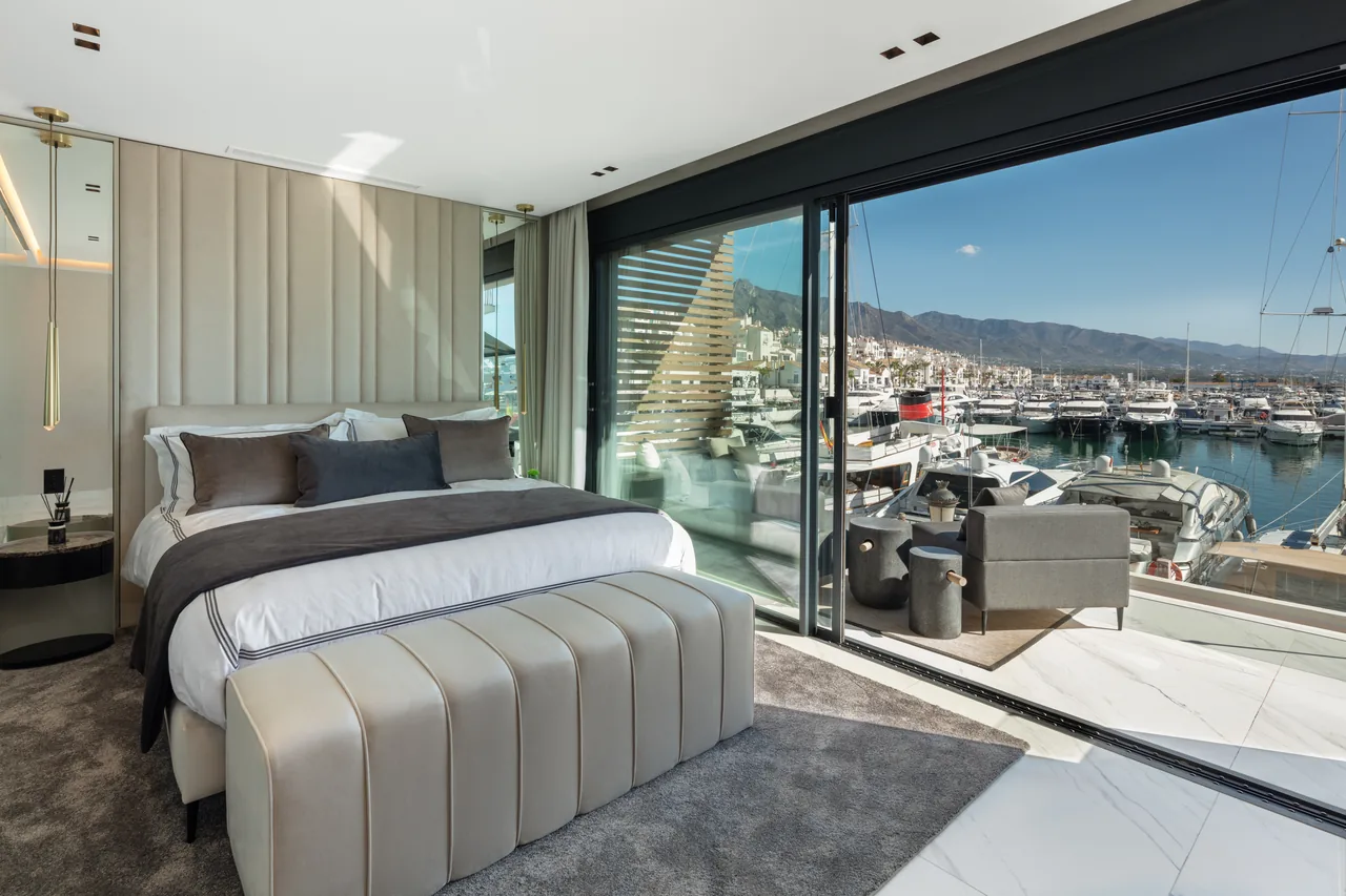 3-bedroom apartment in Marbella - Puerto Banus — image 8