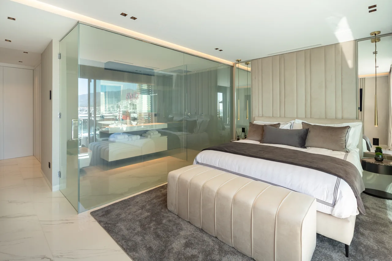 3-bedroom apartment in Marbella - Puerto Banus — image 16