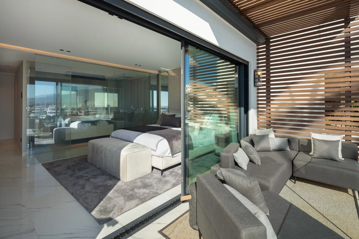 3-bedroom apartment in Marbella - Puerto Banus — image 21