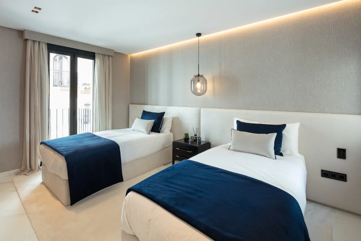 3-bedroom apartment in Marbella - Puerto Banus — image 24