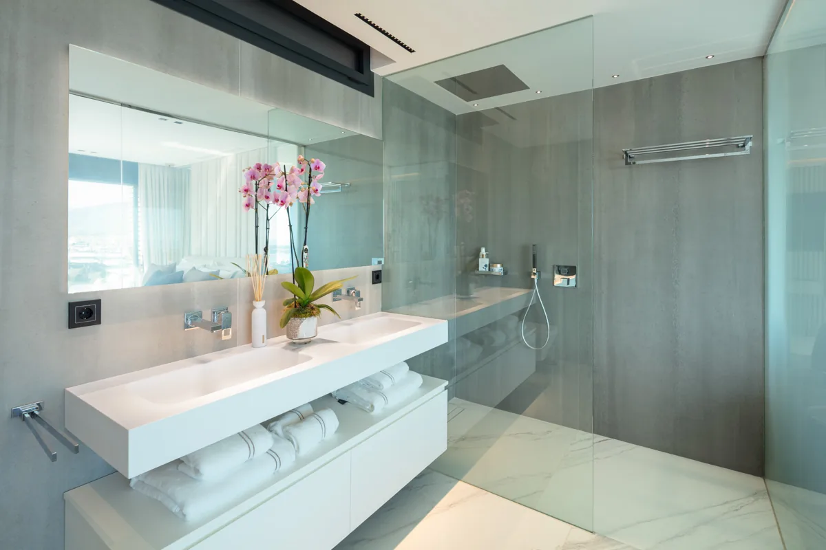 3-bedroom apartment in Marbella - Puerto Banus — image 27