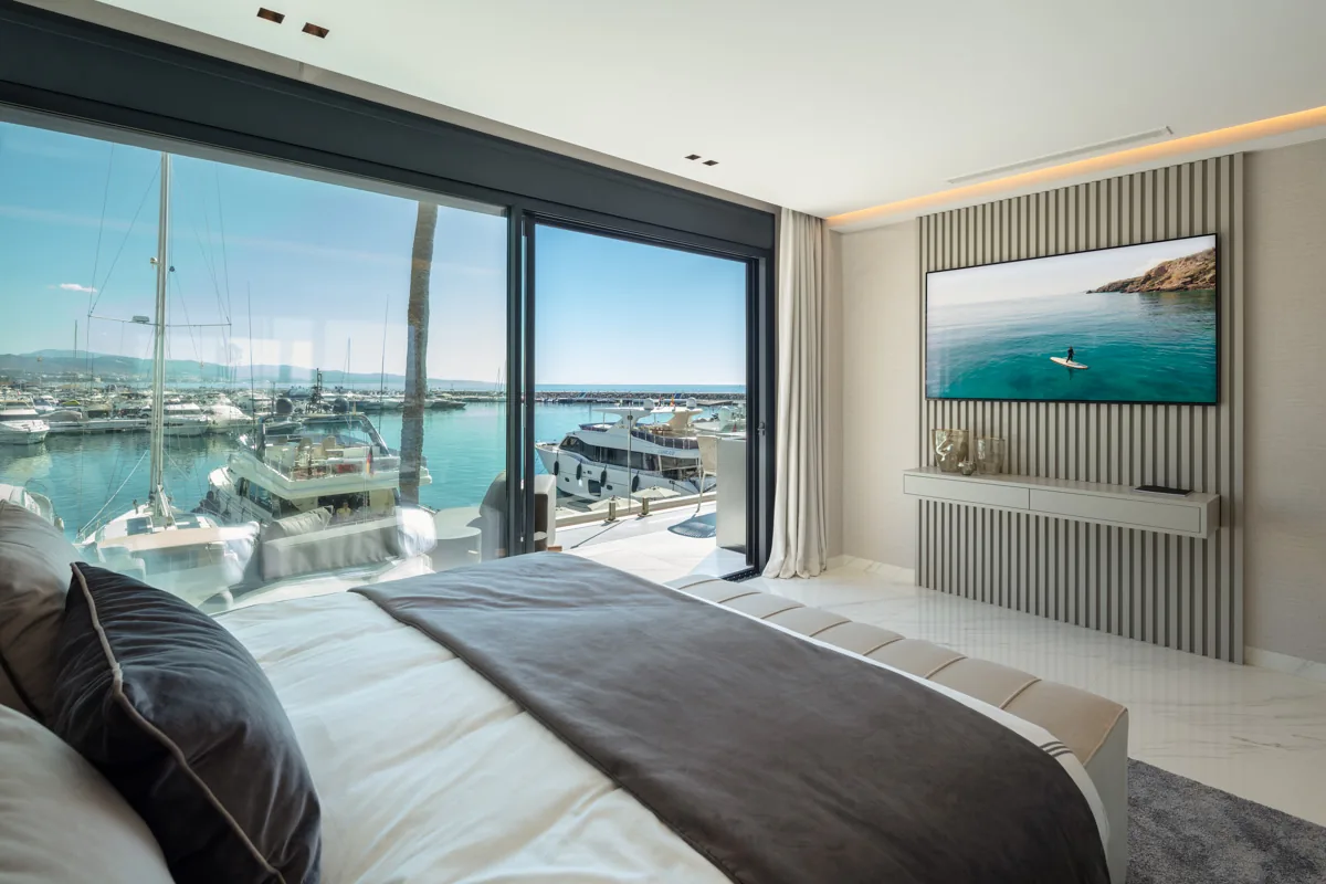 3-bedroom apartment in Marbella - Puerto Banus — image 29