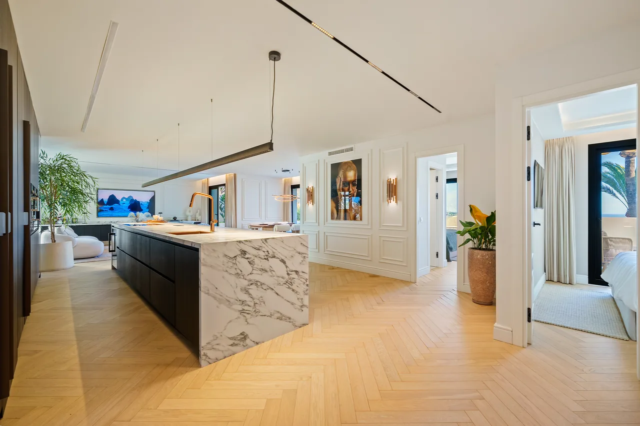 3-bedroom duplex apartment in Palacetes Los Belvederes with private pool and gated community — image 4
