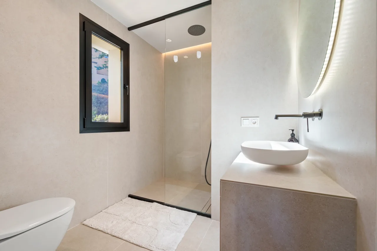 3-bedroom duplex apartment in Palacetes Los Belvederes with private pool and gated community — image 6