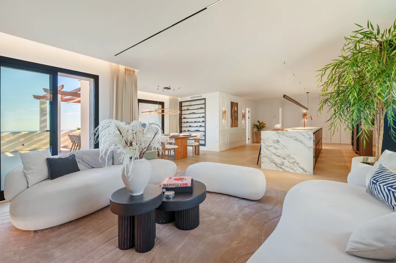 3-bedroom duplex apartment in Palacetes Los Belvederes with private pool and gated community — image 10