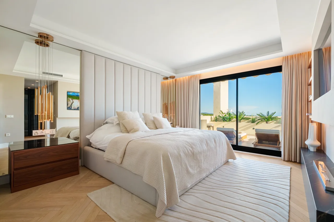 3-bedroom duplex apartment in Palacetes Los Belvederes with private pool and gated community — image 21